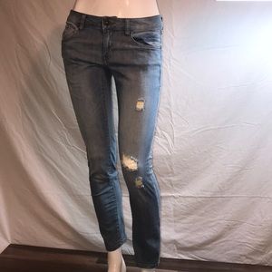 Cabi Jeans Light Wash Distressed 🤓👖